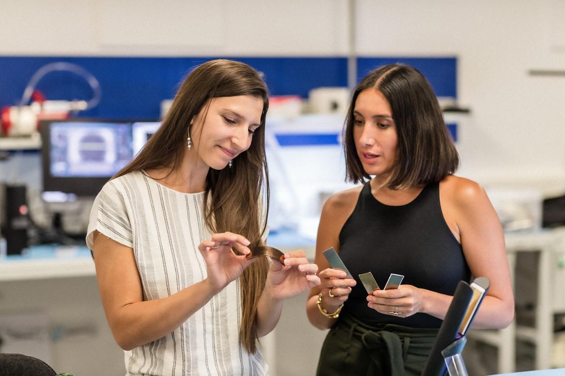 Сохранение цвета и свежести волос с помощью выпрямителя Dyson