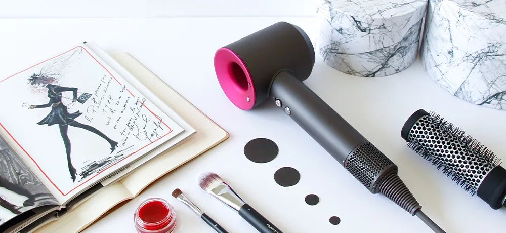 Безопасная укладка волос феном Dyson