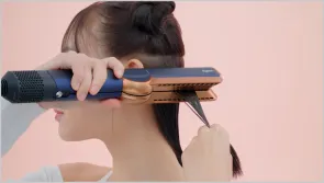 3. Разделите и уложите волосы